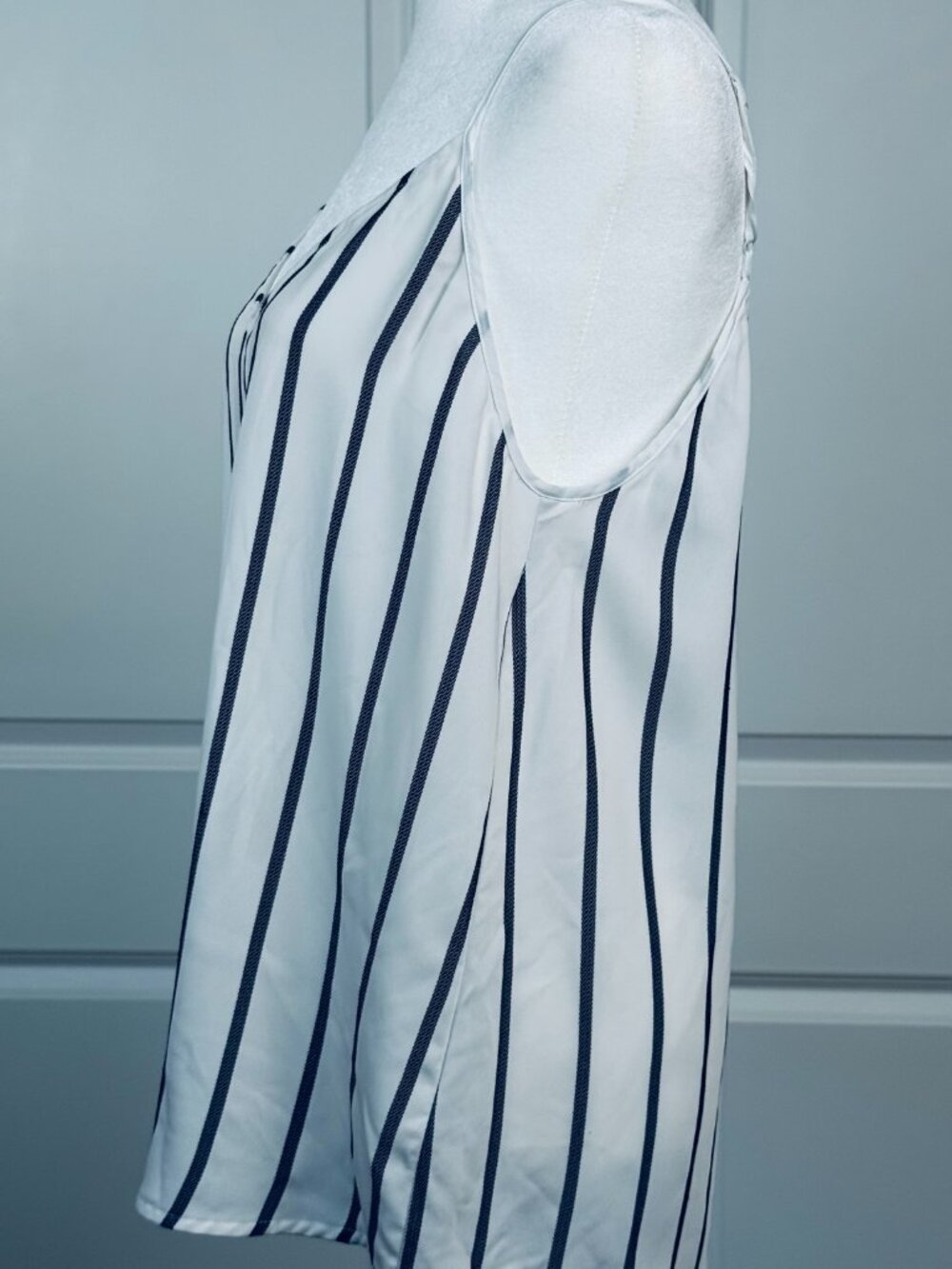 ARITZIA BABATON Everly Camisole, White and Navy Blue Striped  Women's Size Med - Picture 5 of 6